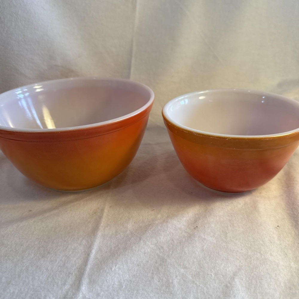 1970s PYREX Flameglo Nesting Mixing Bowls Set # 401, 402 Red-Orange Ombre 1.5 Qt